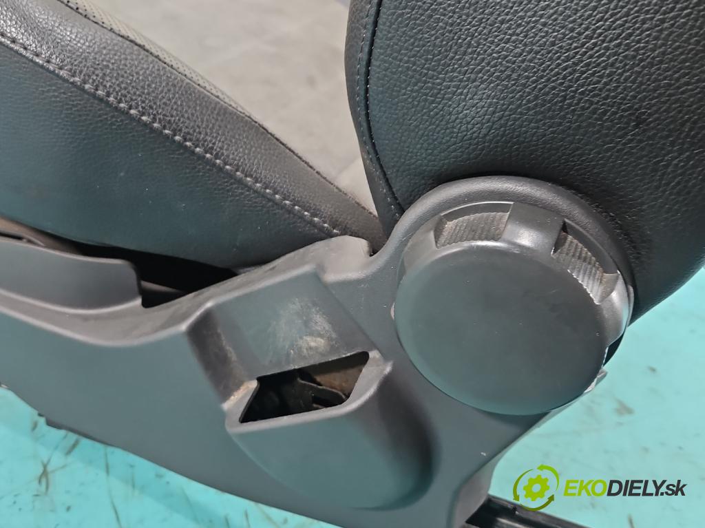 Fiat 500 2007-2020 1.3 jtd 75 HP manual 55 kW 1248 cm3 3- Sedačka pravý  (Sedadlo)