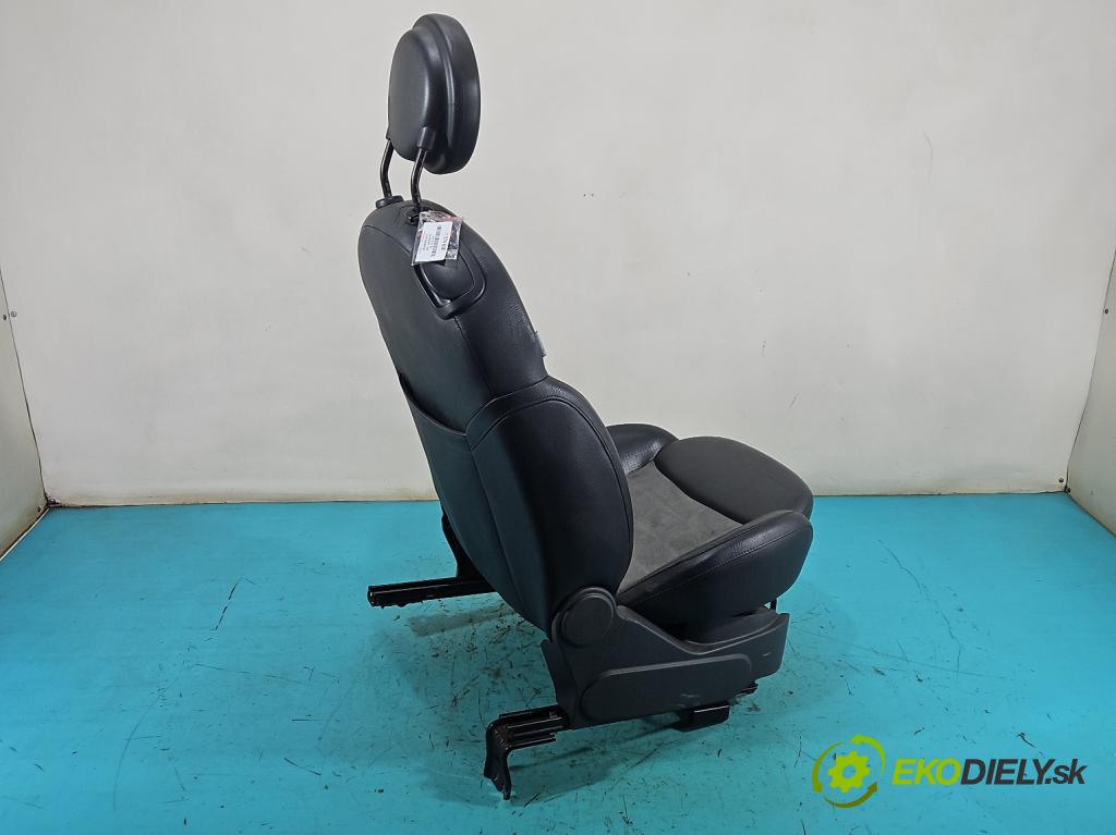 Fiat 500 2007-2020 1.3 jtd 75 HP manual 55 kW 1248 cm3 3- Sedačka pravý  (Sedadlo)