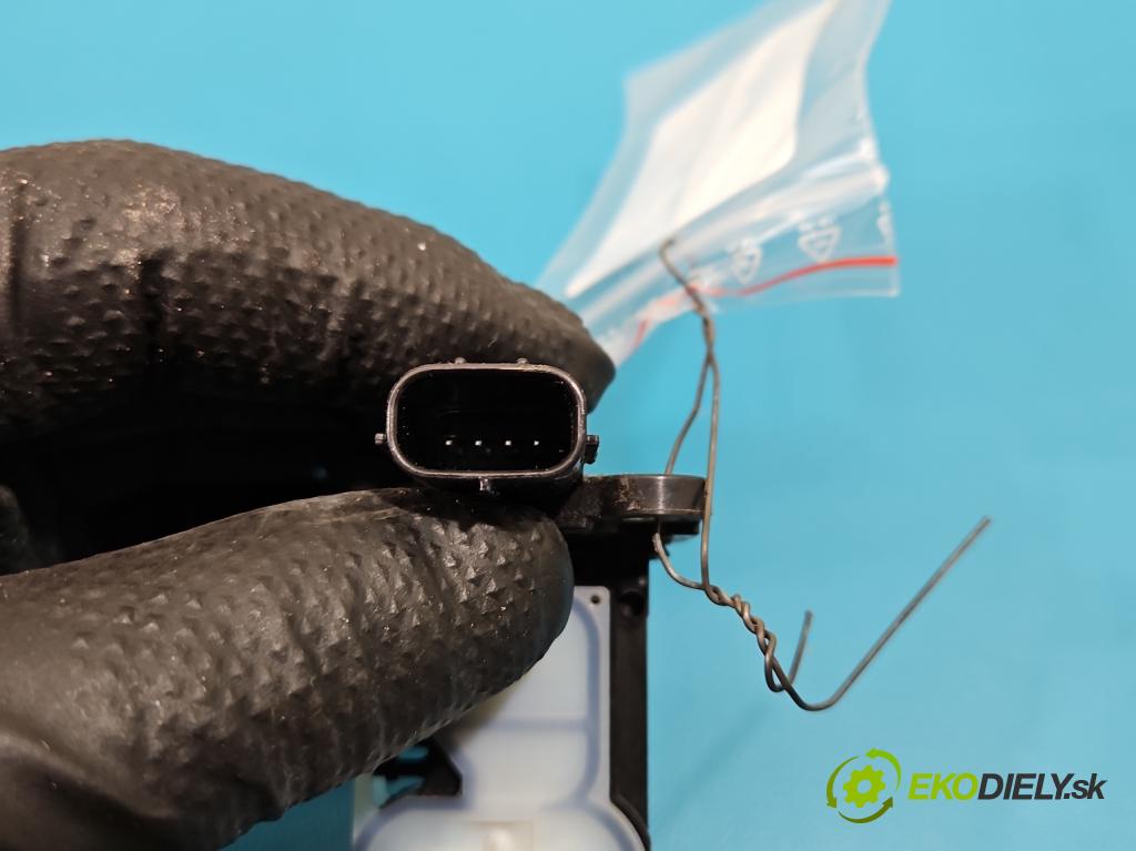 Toyota Corolla E21 2019- 1.5 12V 125 HP automatic 92 kW 1490 cm3 4- průtokoměr: 22204-24010 (Váha vzduchu)