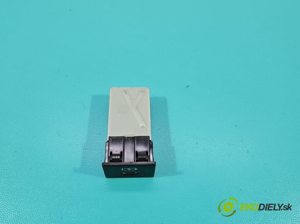 Toyota Corolla E21 2019- 1.5 12V 125 HP automatic 92 kW 1490 cm3 4- zásuvka USB 85532-60010