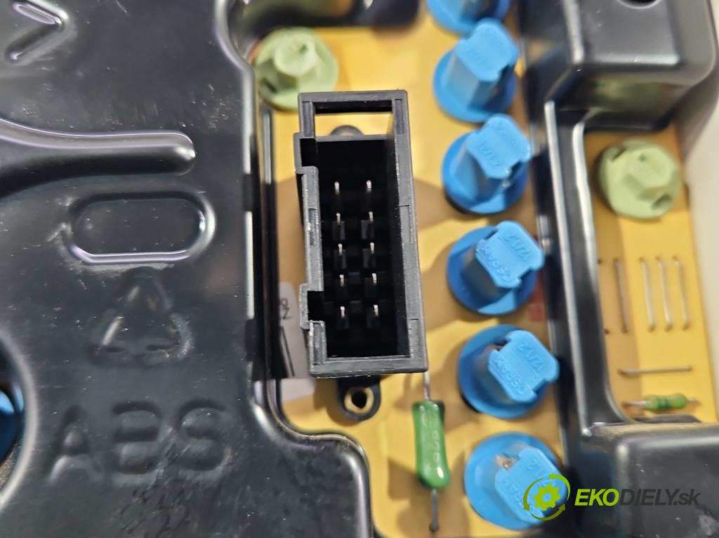 Skoda Felicia 1.3 mpi 68 HP manual 50 kW 1289 cm3 5- prístrojovka/ budíky 6U0919033G (Prístrojová doska)