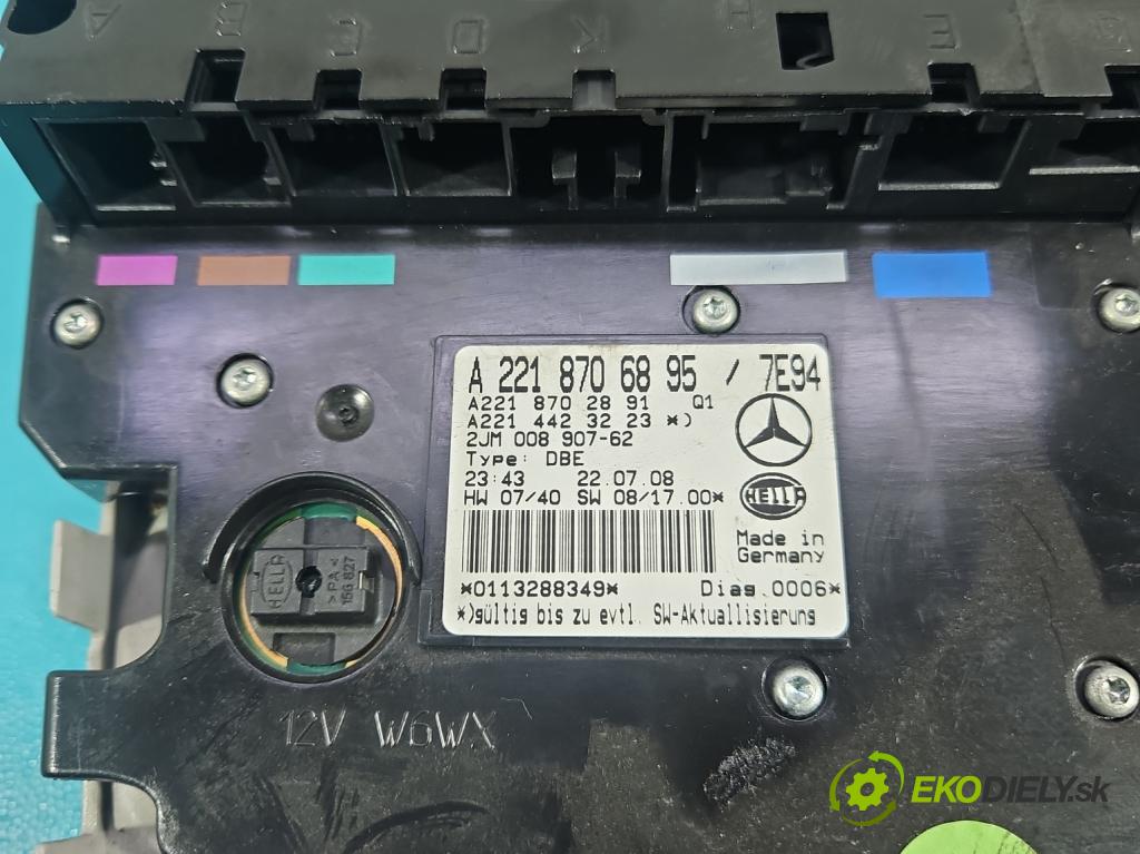 Mercedes S W221 2005-2013 3.5 V6 272 HP automatic 200 kW 3498 cm3 4- svetlo / reflektor interiéra A2218706895