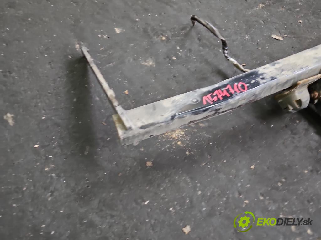 Vw Golf V 2003-2009 1.6 FSI 116 HP manual 85 kW 1598 cm3 5- Hák: vlečení:  (Ťažné zariadenie)