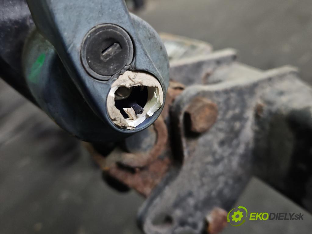 Vw Golf V 2003-2009 1.6 FSI 116 HP manual 85 kW 1598 cm3 5- Hák: vlečení:  (Ťažné zariadenie)