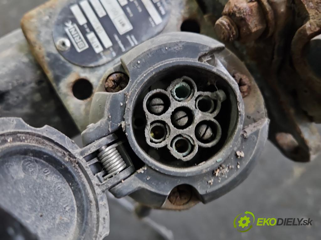 Vw Golf V 2003-2009 1.6 FSI 116 HP manual 85 kW 1598 cm3 5- Hák: vlečení:  (Ťažné zariadenie)