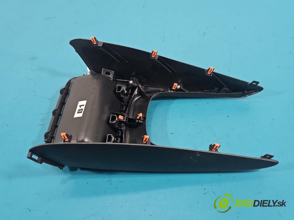 Toyota Corolla E21 2019- 1.5 12V 125 hp automatic 92 kW 1490 cm3 4- kryt plastová 58831-02270