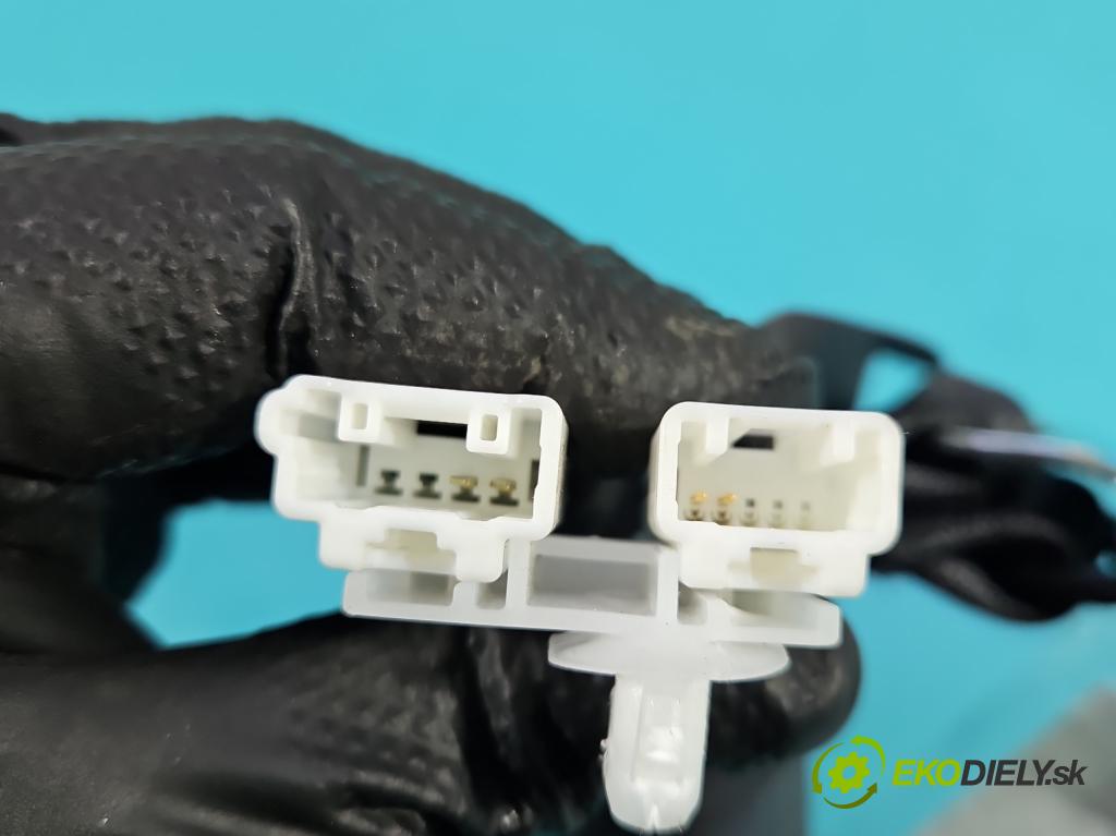 Toyota Corolla E21 2019- 1.5 12V 125 HP automatic 92 kW 1490 cm3 4- pas bezpečnosť: zadné ľavý 309104610AA