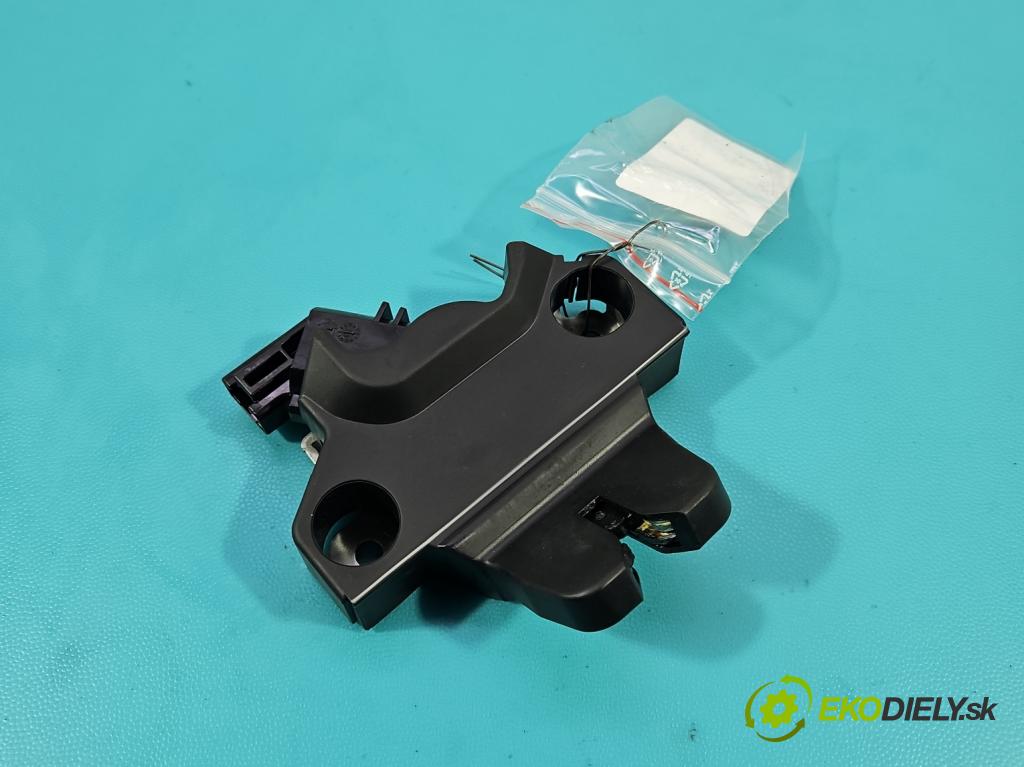 Toyota Corolla E21 2019- 1.5 12V 125 HP automatic 92 kW 1490 cm3 4- zámok kufrové dvere zadné 