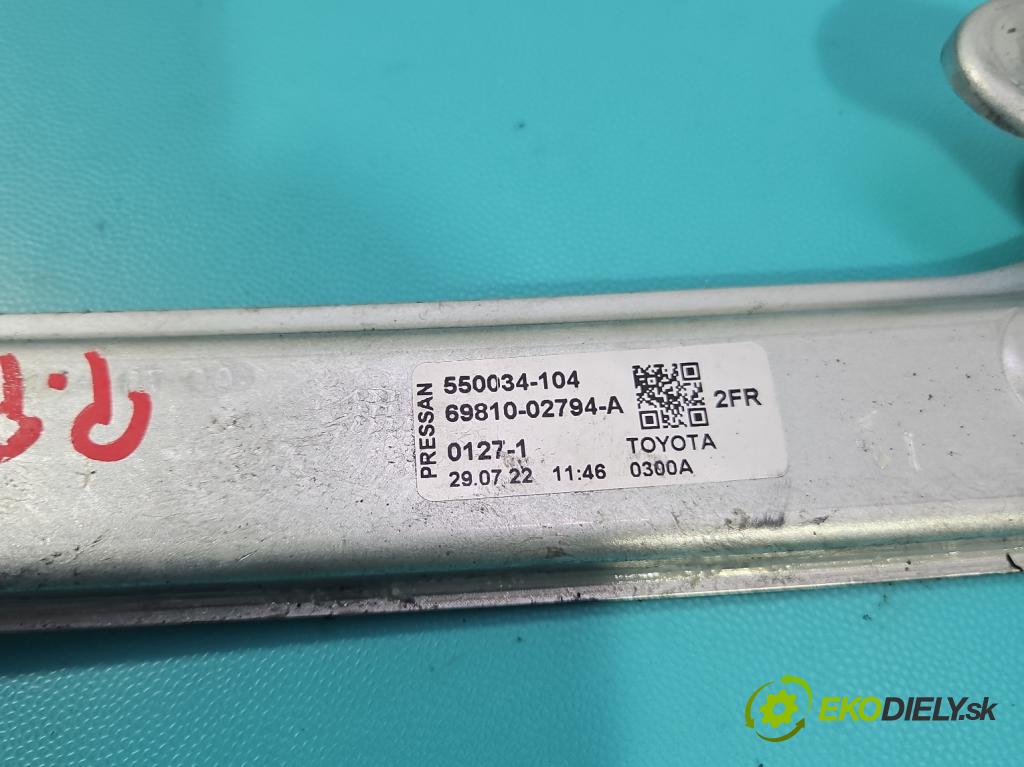 Toyota Corolla E21 2019- 1.5 12V 125 HP automatic 92 kW 1490 cm3 4- mechanizmus okna predné pravý 85701-02090