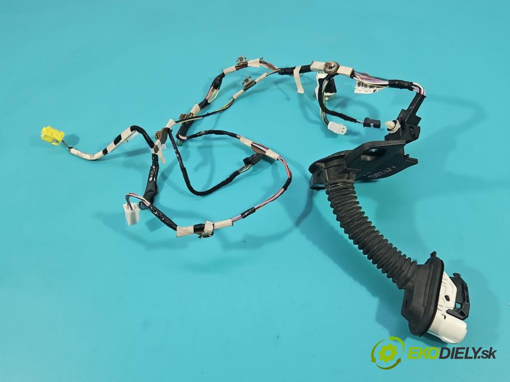 Toyota Corolla E21 2019- 1.5 12V 125 hp automatic 92 kW 1490 cm3 4- Balíček: dveře přední pravých 82151 OZ M40 F