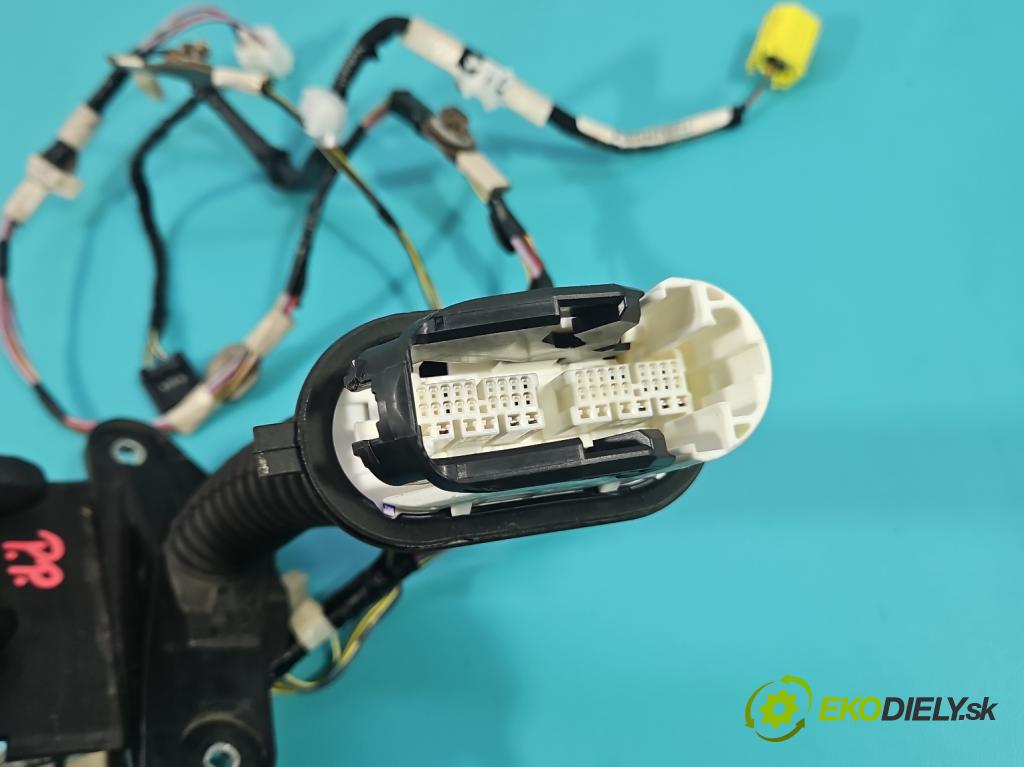 Toyota Corolla E21 2019- 1.5 12V 125 HP automatic 92 kW 1490 cm3 4- Zväzok: dvere predné pravých 82151 OZ M40 F