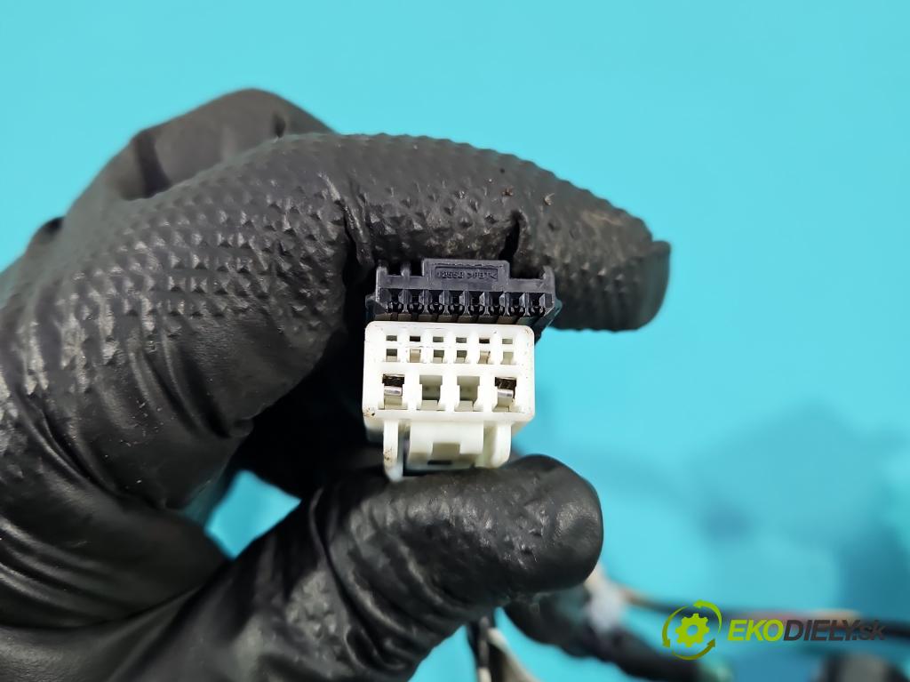 Toyota Corolla E21 2019- 1.5 12V 125 HP automatic 92 kW 1490 cm3 4- Zväzok: dvere zadné vľavo: 8215402D50