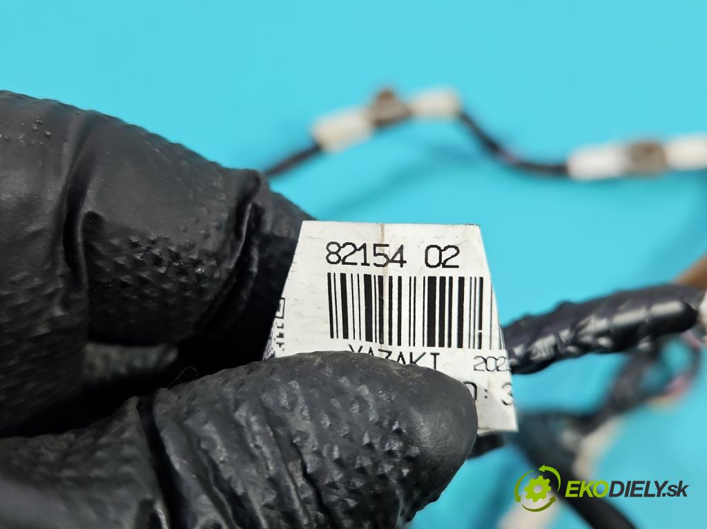 Toyota Corolla E21 2019- 1.5 12V 125 HP automatic 92 kW 1490 cm3 4- Zväzok: dvere zadné vľavo: 8215402D50