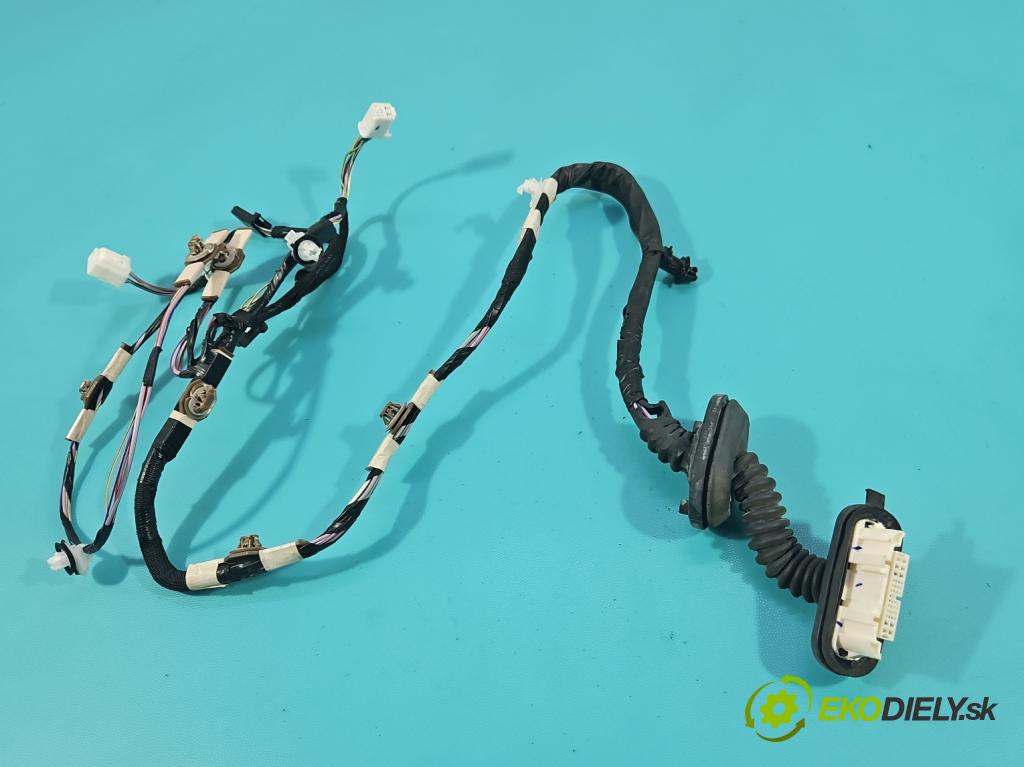 Toyota Corolla E21 2019- 1.5 12V 125 HP automatic 92 kW 1490 cm3 4- Zväzok: dvere zadné pravých 8215302F30