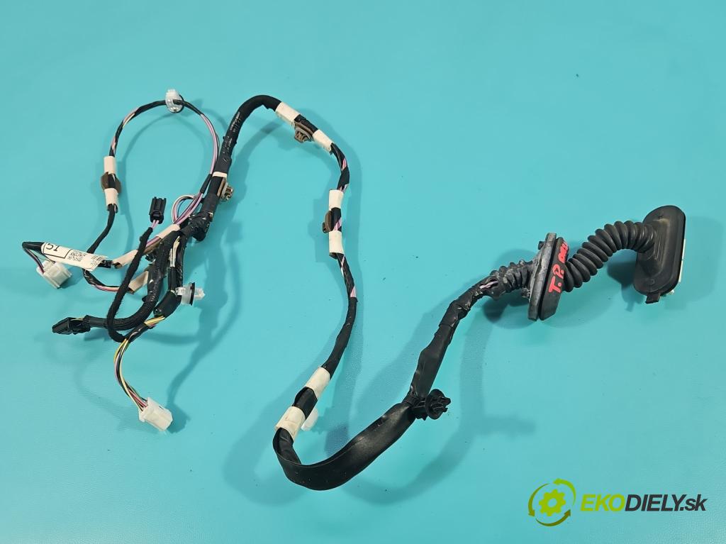 Toyota Corolla E21 2019- 1.5 12V 125 HP automatic 92 kW 1490 cm3 4- Zväzok: dvere zadné pravých 8215302F30