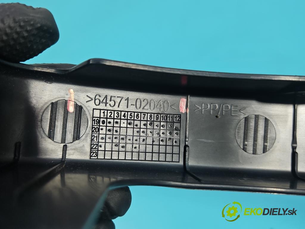 Toyota Corolla E21 2019- 1.5 12V 125 HP automatic 92 kW 1490 cm3 4- kryt plast 64572-02040