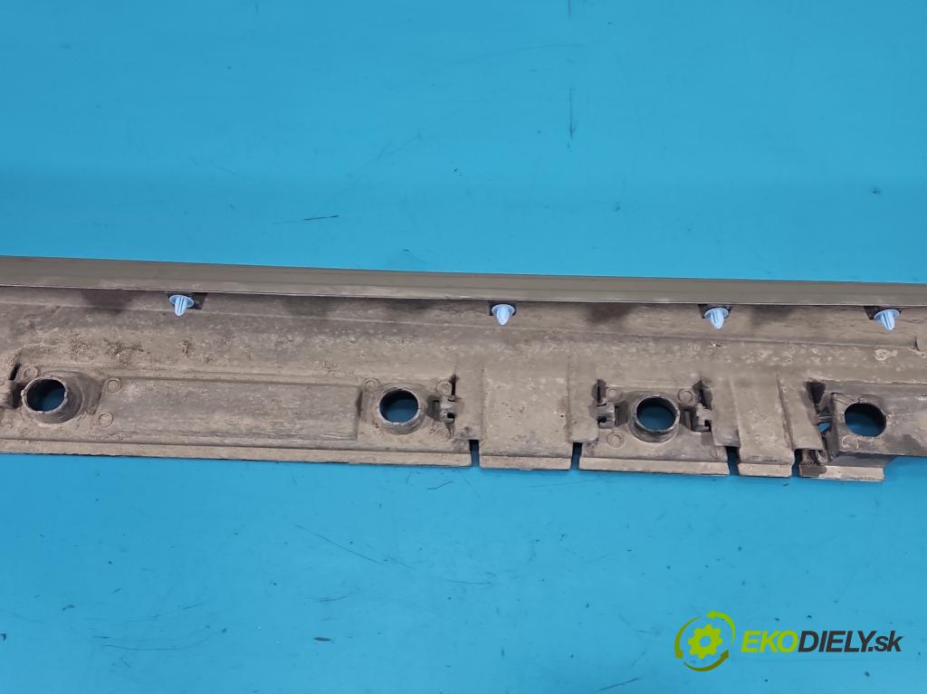 Toyota Corolla E21 2019- 1.5 12V 125 HP automatic 92 kW 1490 cm3 4- lišta práh: pravé  (Lišta prahová)