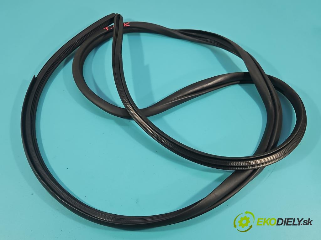 Toyota Corolla E21 2019- 1.5 12V 125 hp automatic 92 kW 1490 cm3 4- Těsnění: dveře zadní levé 62332-02380 (Karoserie ostatní)