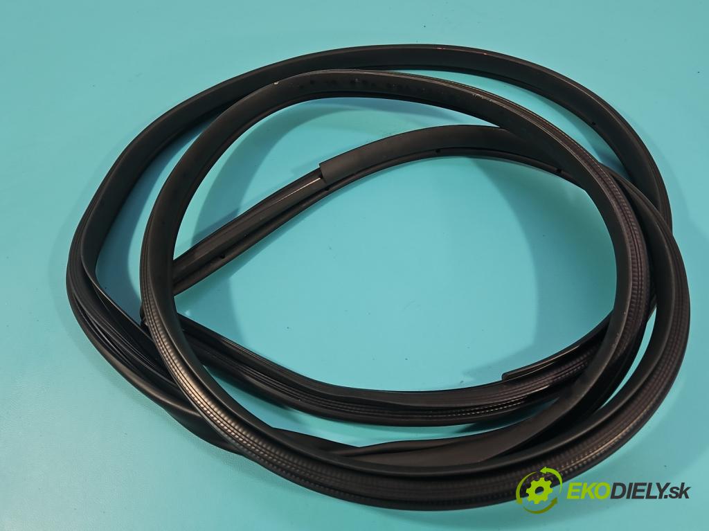 Toyota Corolla E21 2019- 1.5 12V 125 hp automatic 92 kW 1490 cm3 4- Těsnění: dveře zadní pravé 62331-02380 (Karoserie ostatní)