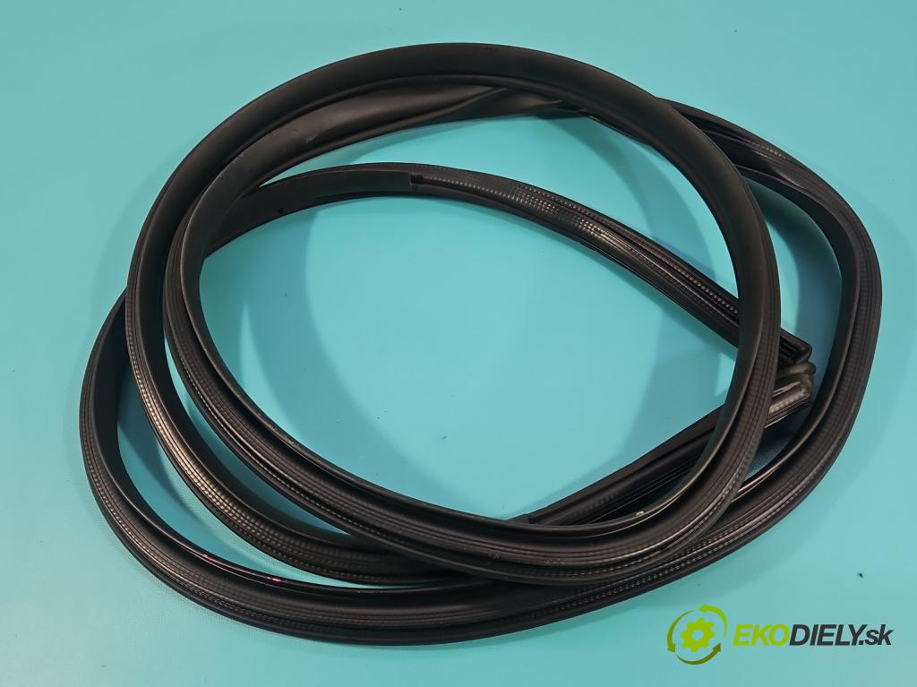 Toyota Corolla E21 2019- 1.5 12V 125 hp automatic 92 kW 1490 cm3 4- Těsnění: dveře zadní pravé 62331-02380 (Karoserie ostatní)