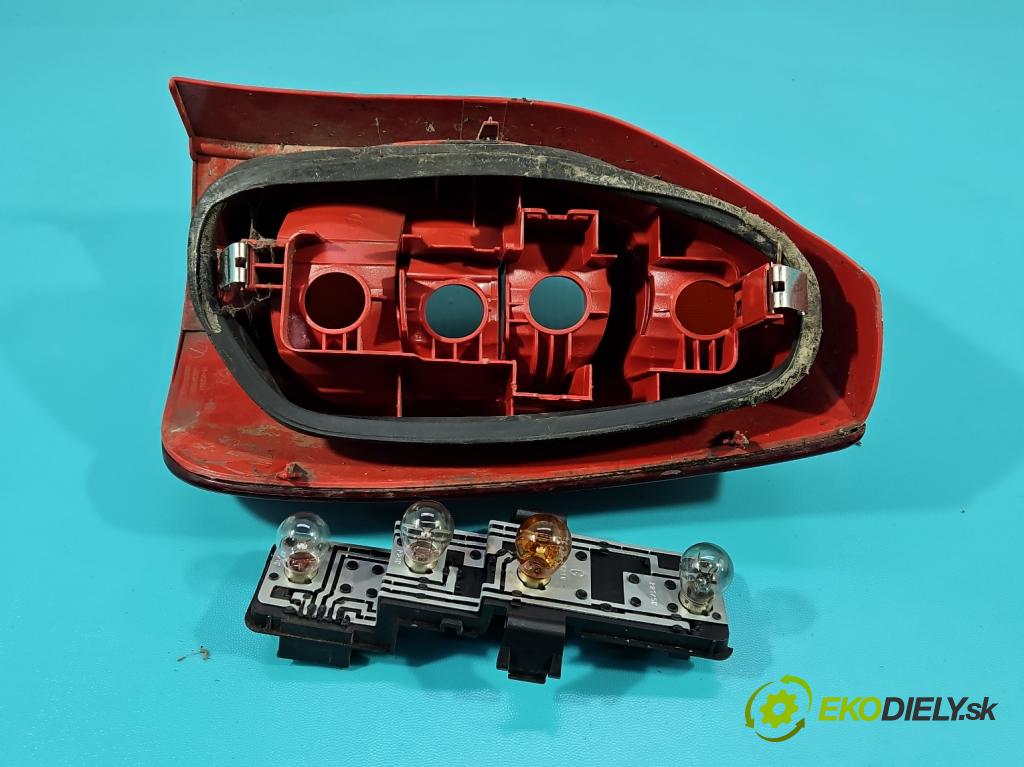 Citroen Xsara Picasso 1.8 16V 116 hp manual 85 kW 1749 cm3 5- světlo zadní levé  (Klika dveří ostatní)