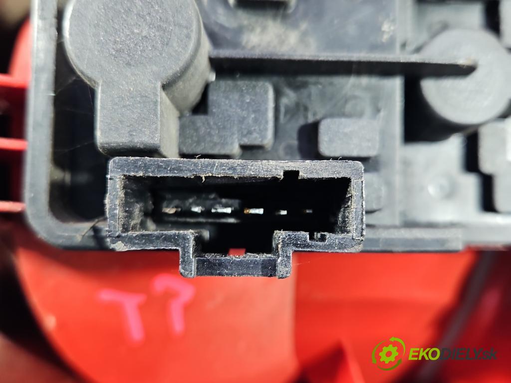 Citroen Xsara Picasso 1.8 16V 116 HP manual 85 kW 1749 cm3 5- svetlo / reflektor zadné pravé 9631563980 (Kľučka dverí ostatné)