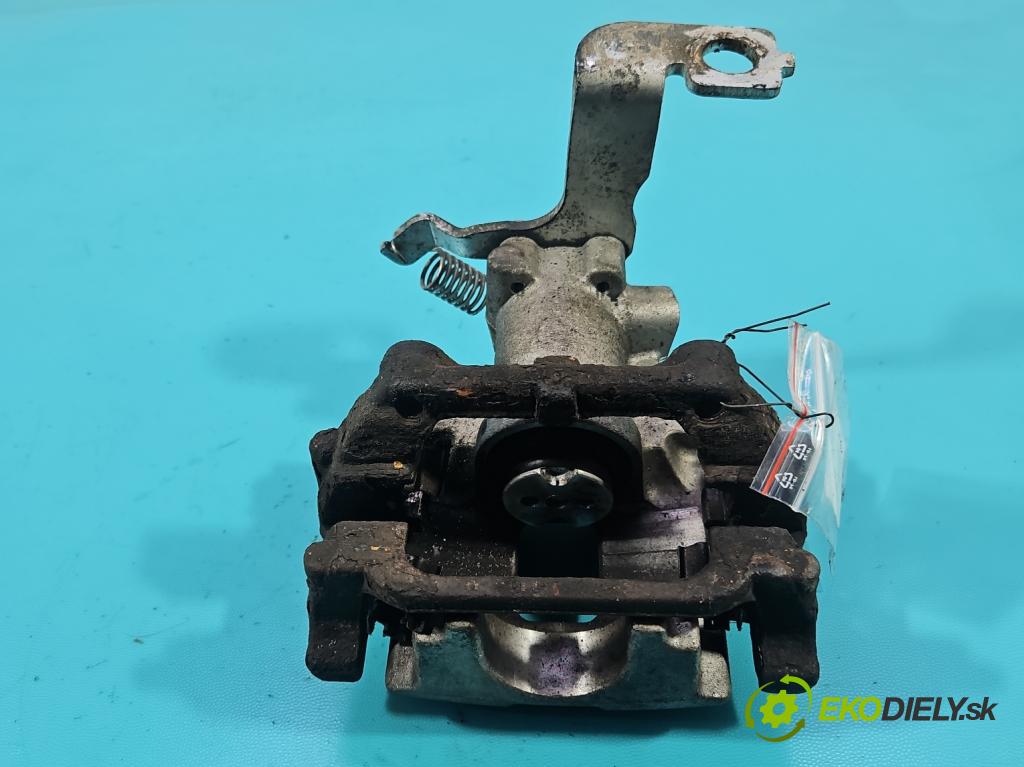 Toyota Avensis III T27 2009-2018 2.2 D4D 150 hp manual 110 kW 2231 cm3 5- brzdič zadní levý  (Klika dveří ostatní)