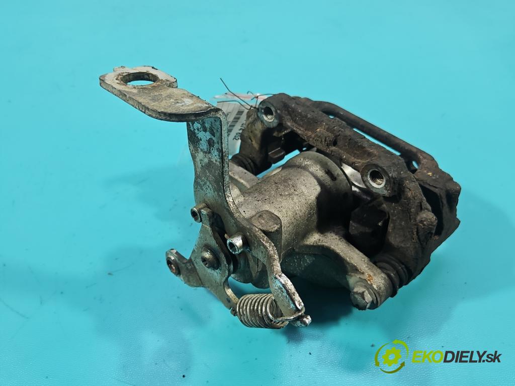 Toyota Avensis III T27 2009-2018 2.2 D4D 150 hp manual 110 kW 2231 cm3 5- brzdič zadní levý  (Klika dveří ostatní)