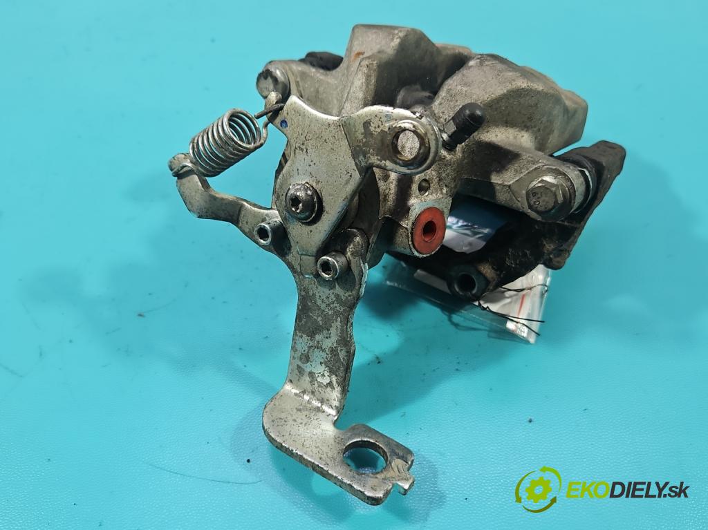 Toyota Avensis III T27 2009-2018 2.2 D4D 150 hp manual 110 kW 2231 cm3 5- brzdič zadní levý  (Klika dveří ostatní)