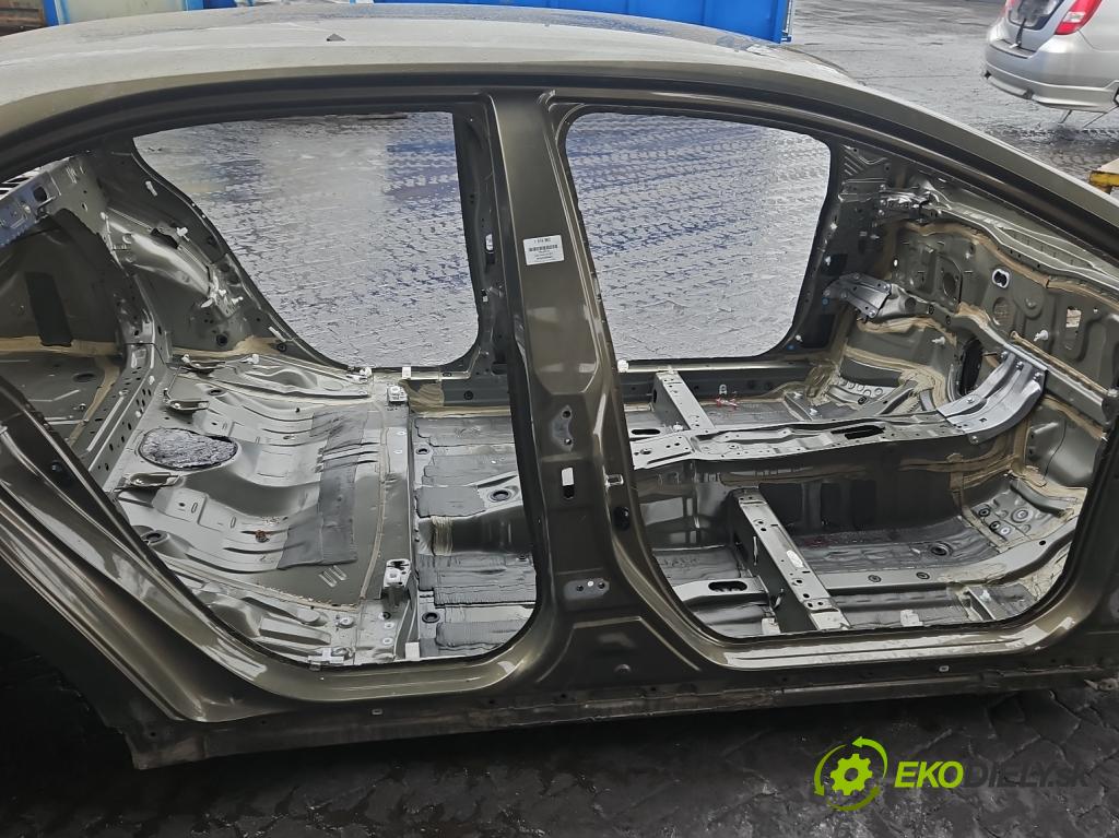 Toyota Corolla E21 2019- 1.5 12V 125 HP automatic 92 kW 1490 cm3 4- Práh: pravý  (Karoséria ostatné)