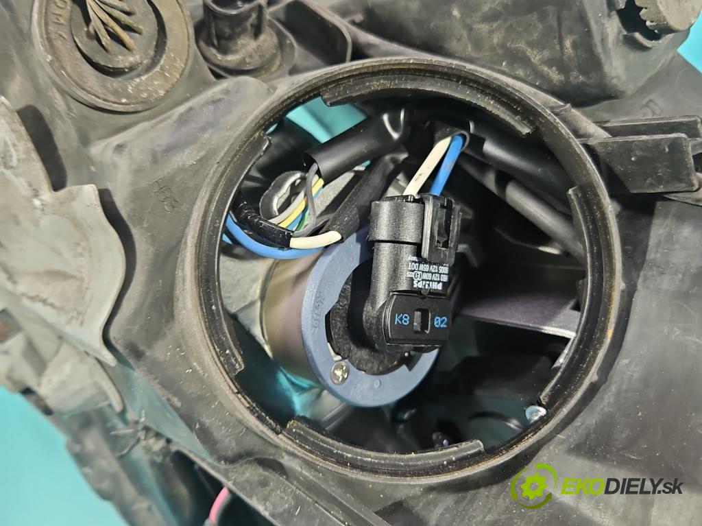 Toyota Avensis III T27 2009-2018 2.2 D4D 150 HP manual 110 kW 2231 cm3 5- Reflektor: pravý H279HR-AE (Svetlo predné pravé)