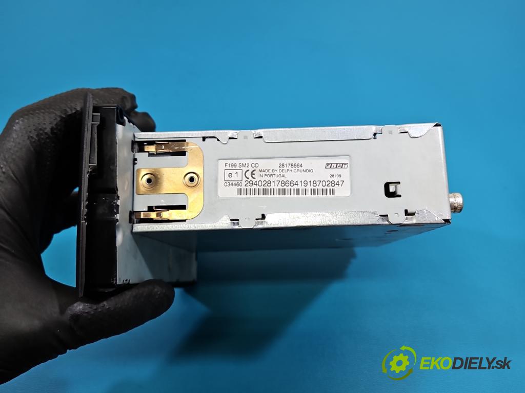 Fiat Punto Grande 1.4 8V 77 HP manual 57 kW 1368 cm3 5- Radio originál 7354812940