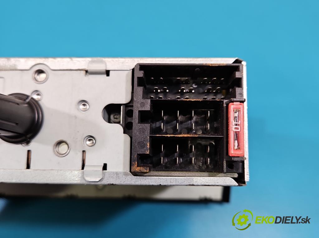 Fiat Punto Grande 1.4 8V 77 HP manual 57 kW 1368 cm3 5- Radio originál 7354812940