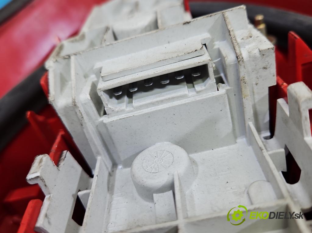 Audi A3 8L 1996-2003 1.9 tdi 90 HP manual 66 kW 1896 cm3 3- svetlo / reflektor zadné pravé 8L0945096 (Kľučka dverí ostatné)