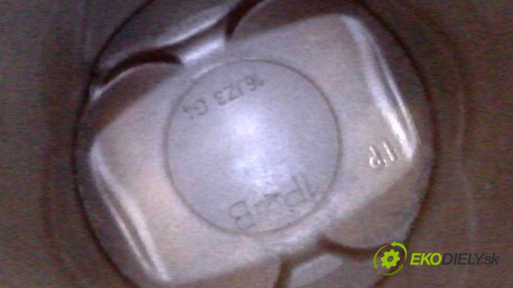 Toyota Auris II 2012-2018 1.6 16V 132  HP manual 97 kW 1598 cm3 5- motor benzín: 1ZR