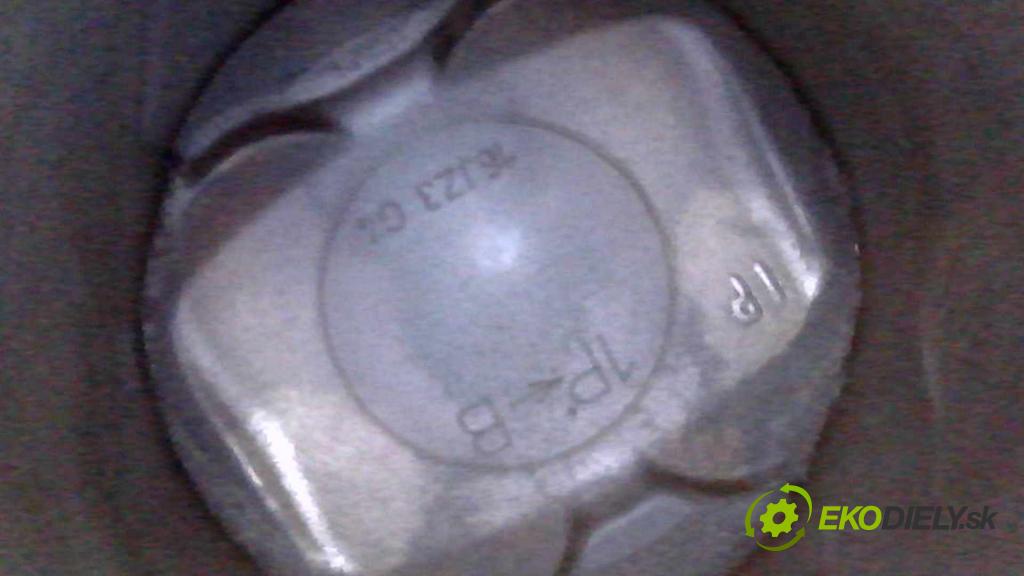 Toyota Auris II 2012-2018 1.6 16V 132  HP manual 97 kW 1598 cm3 5- motor benzín: 1ZR