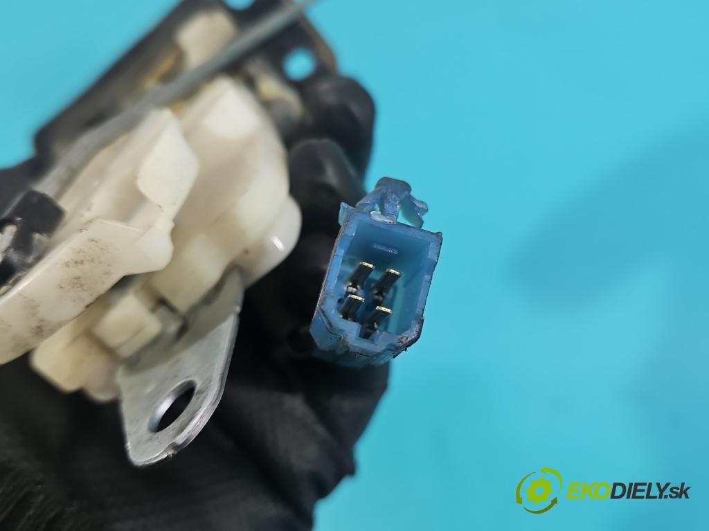 Suzuki Liana 1.6 16V 103 HP manual 76 kW 1586 cm3 5- zámok kufrové dvere zadné