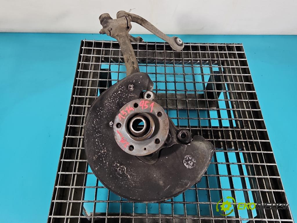 Audi A4 B8 2007-2015 1.8 TFSI 160 hp manual 118 kW 1798 cm3 5- náboj levé  (Náboj kola)