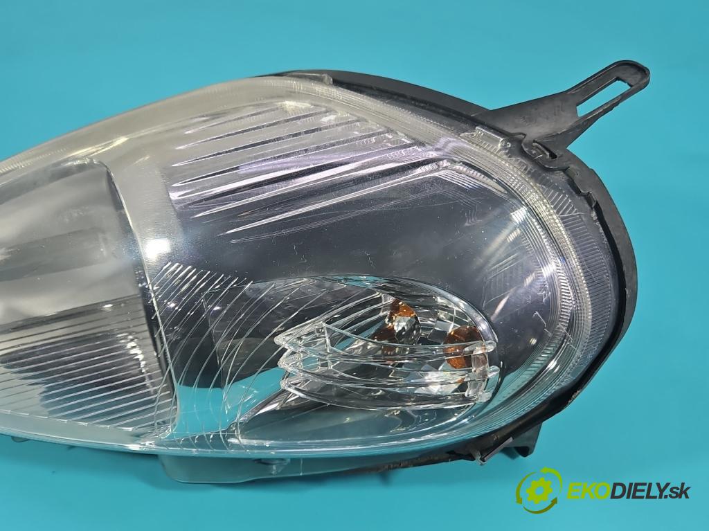 Fiat Punto Grande 1.4 8V 77 HP manual 57 kW 1368 cm3 5- Reflektor: ľavý  (Kľučka dverí ostatné)