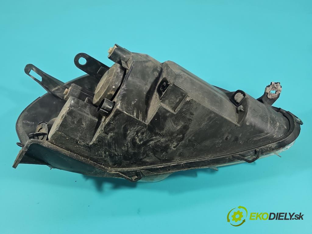 Fiat Punto Grande 1.4 8V 77 HP manual 57 kW 1368 cm3 5- Reflektor: ľavý  (Kľučka dverí ostatné)