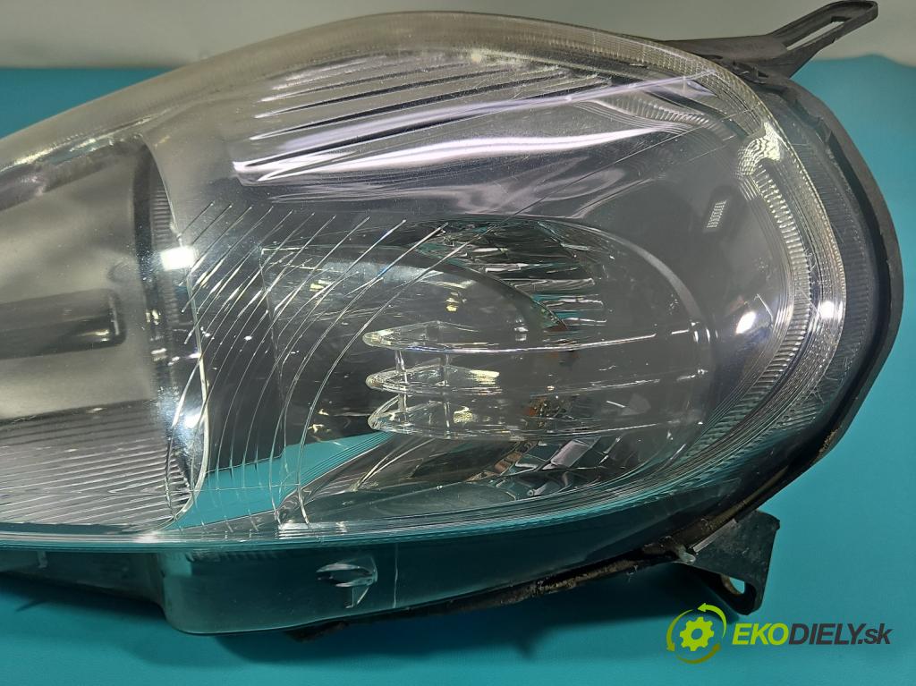 Fiat Punto Grande 1.4 8V 77 HP manual 57 kW 1368 cm3 5- Reflektor: ľavý  (Kľučka dverí ostatné)