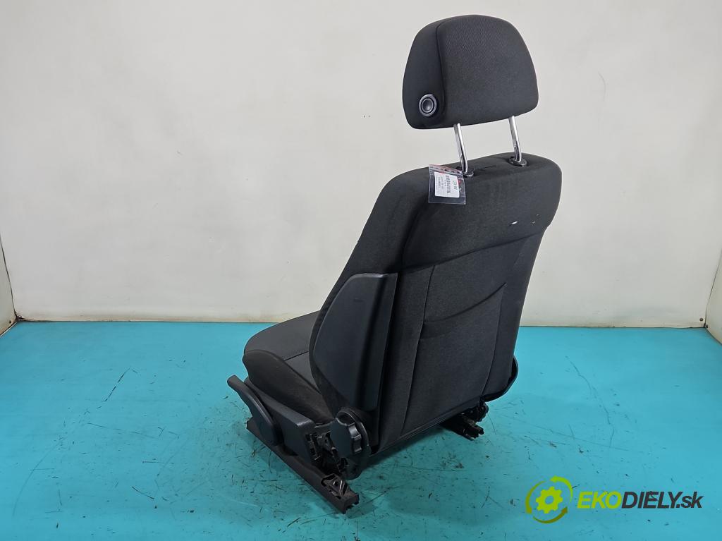 Opel Astra III 2004-2014 1.6 16V 105 HP manual 77 kW 1598 cm3 5- Sedačka ľavý (Sedadlo)