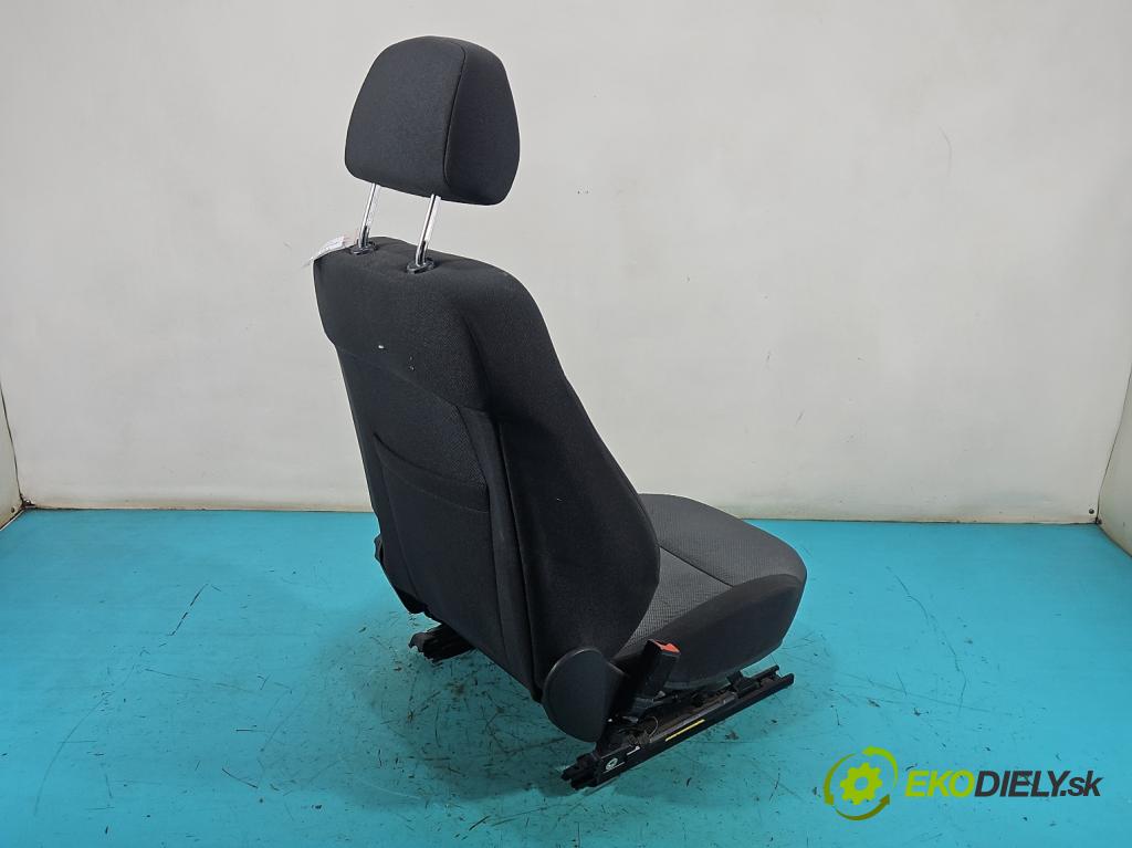 Opel Astra III 2004-2014 1.6 16V 105 HP manual 77 kW 1598 cm3 5- Sedačka ľavý (Sedadlo)