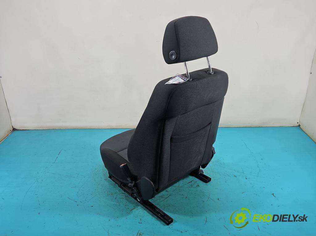 Opel Astra III 2004-2014 1.6 16V 105 HP manual 77 kW 1598 cm3 5- Sedačka pravý (Sedadlo)