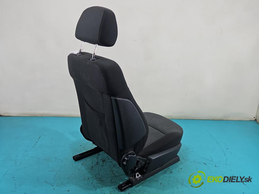 Opel Astra III 2004-2014 1.6 16V 105 HP manual 77 kW 1598 cm3 5- Sedačka pravý (Sedadlo)
