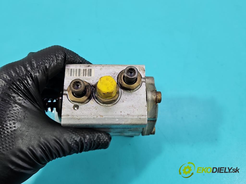 Vw Golf V 2003-2009 1.6 FSI 116 HP manual 85 kW 1598 cm3 5- čerpadlo palivo 0261520024