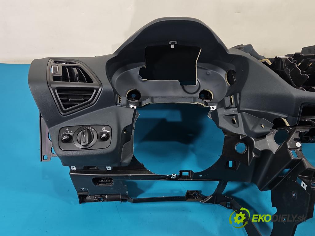 Ford C-Max II 2010-2019 1.0 EcoBoost: 125 HP manual 92 kW 998 cm3 5- kokpit,pristrojová doska rozdeľovacia
