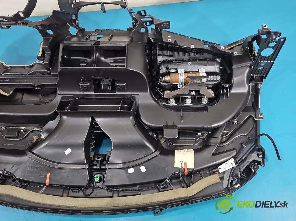 Ford C-Max II 2010-2019 1.0 EcoBoost: 125 HP manual 92 kW 998 cm3 5- kokpit,pristrojová doska rozdeľovacia