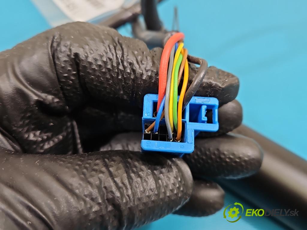 Mercedes GL II X166 2012-2015 4.7 V8 278928 340KM: automatic 250 kW 4663 cm3 5- Aktuátor: kufrové dvere pravý A1668901230