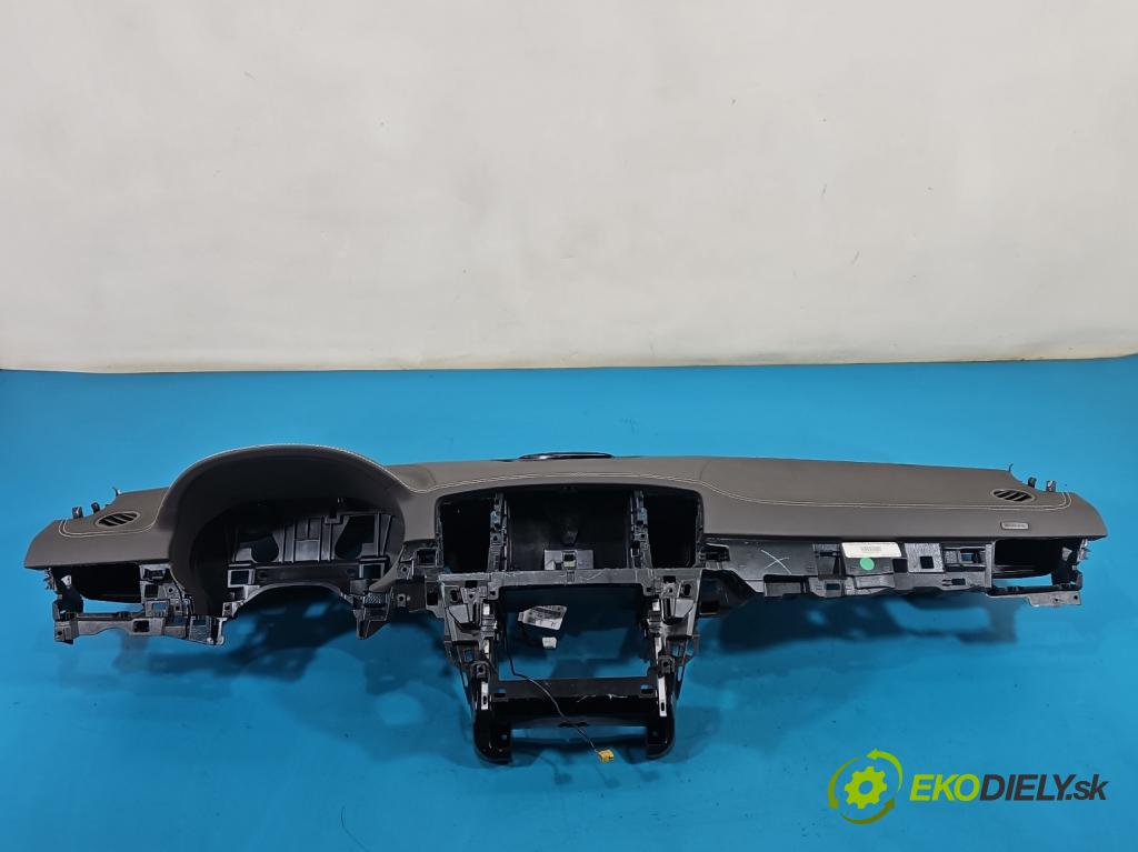 Mercedes GL II X166 2012-2015 4.7 V8 278928 340KM: automatic 250 kW 4663 cm3 5- kokpit,pristrojová doska rozdeľovacia